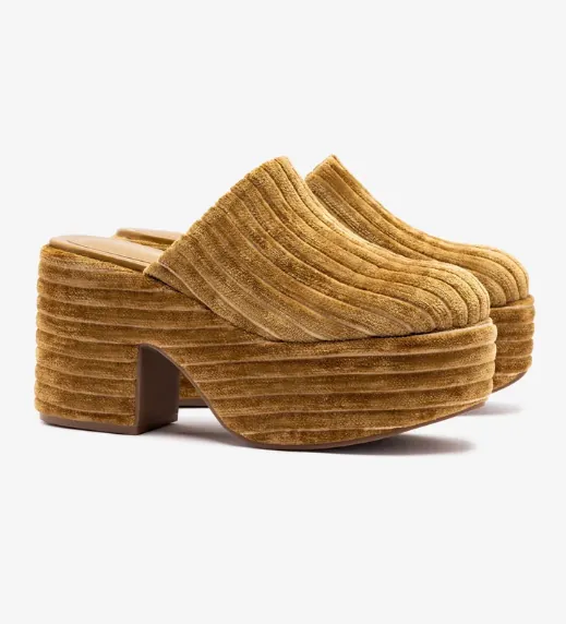 Miso Clog in Latte Velvet